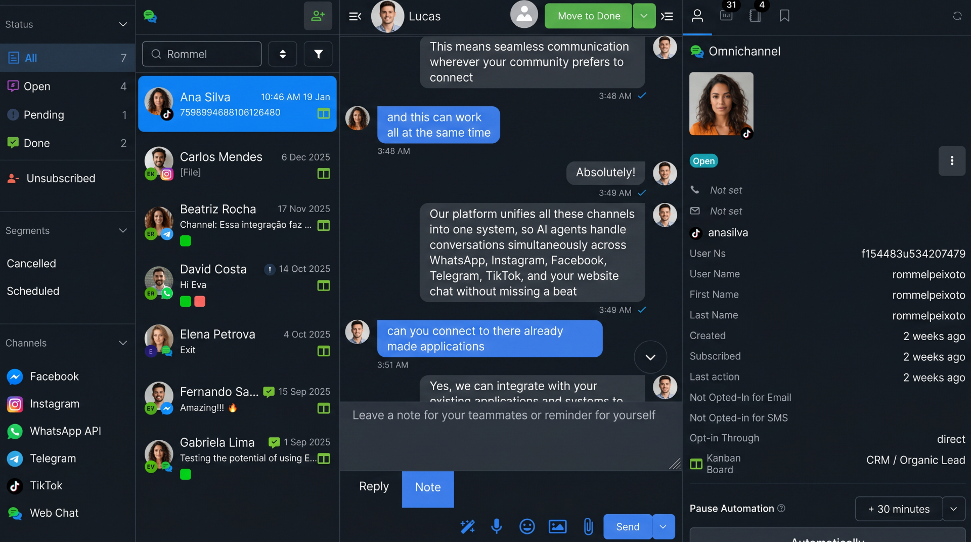 WiVO livechat interface showing a customer conversation